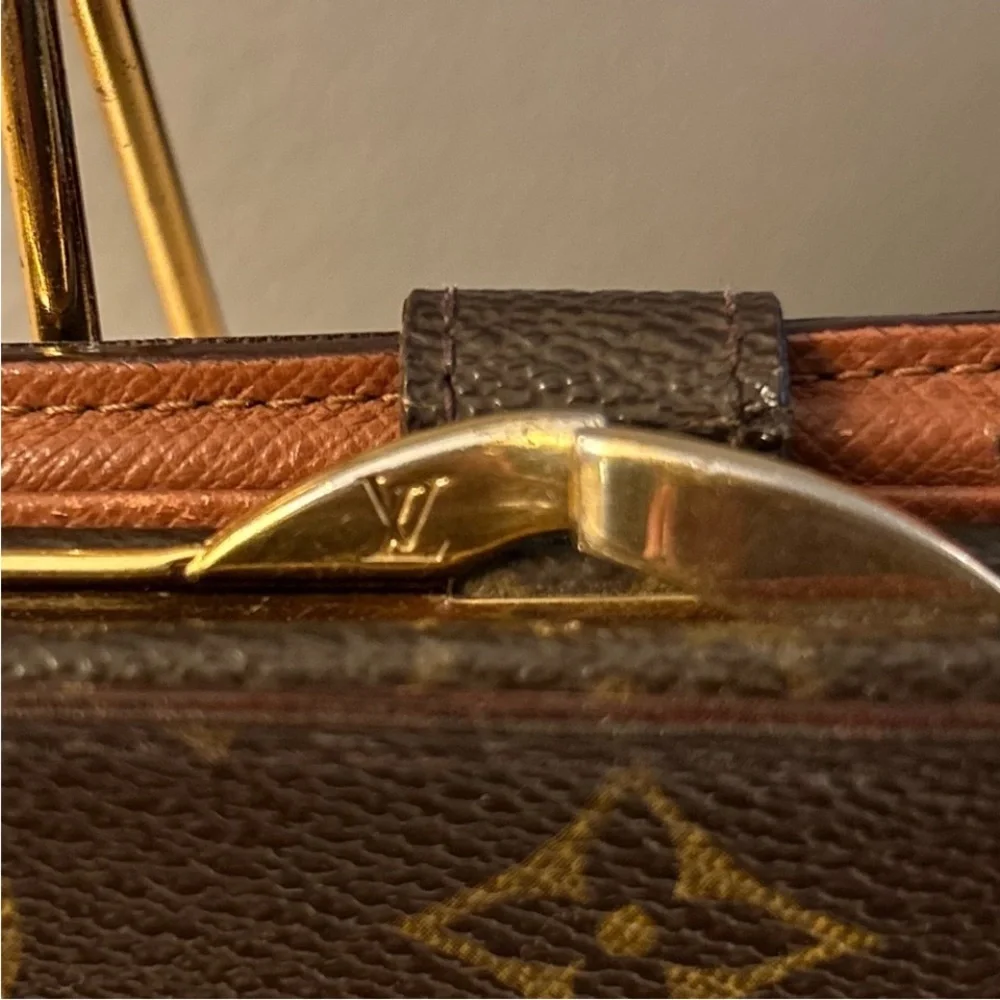 Louis Vuitton Monogram Kisslock Wallet